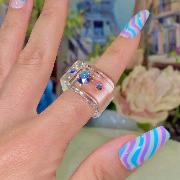 Clear Acrylic Lucite Cube Ring With Aurora Borealis Swarovski Crystal Rhinestone - Picture 10 of 14